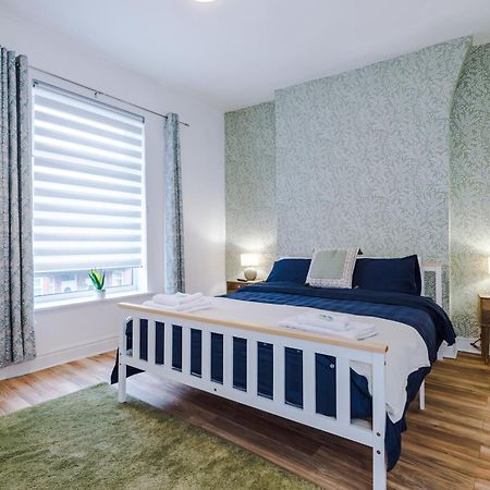 4 Bedroom Victorian House マンチェスター エクステリア 写真