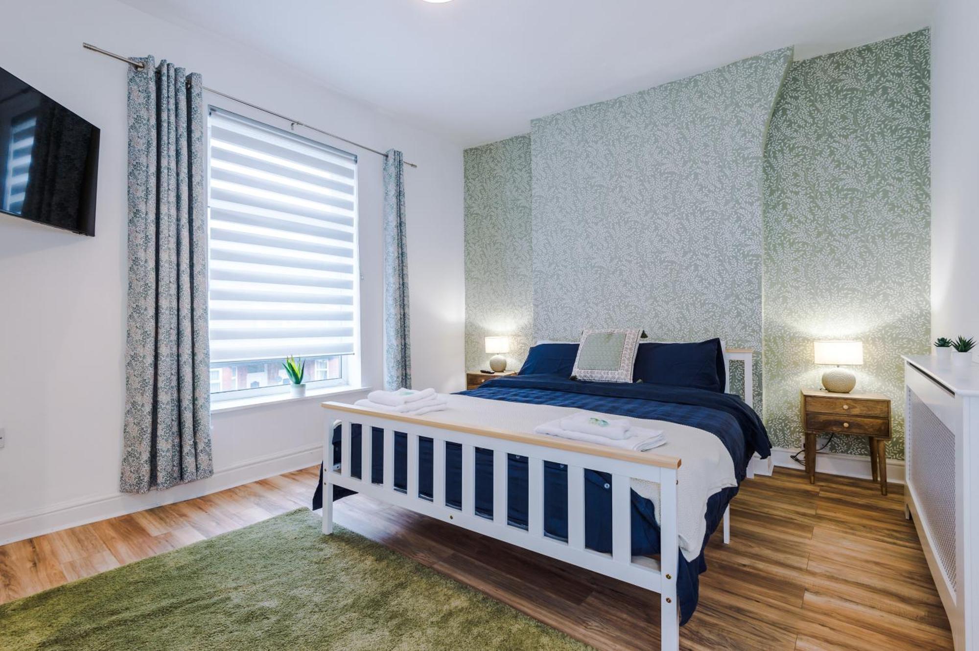 4 Bedroom Victorian House マンチェスター エクステリア 写真