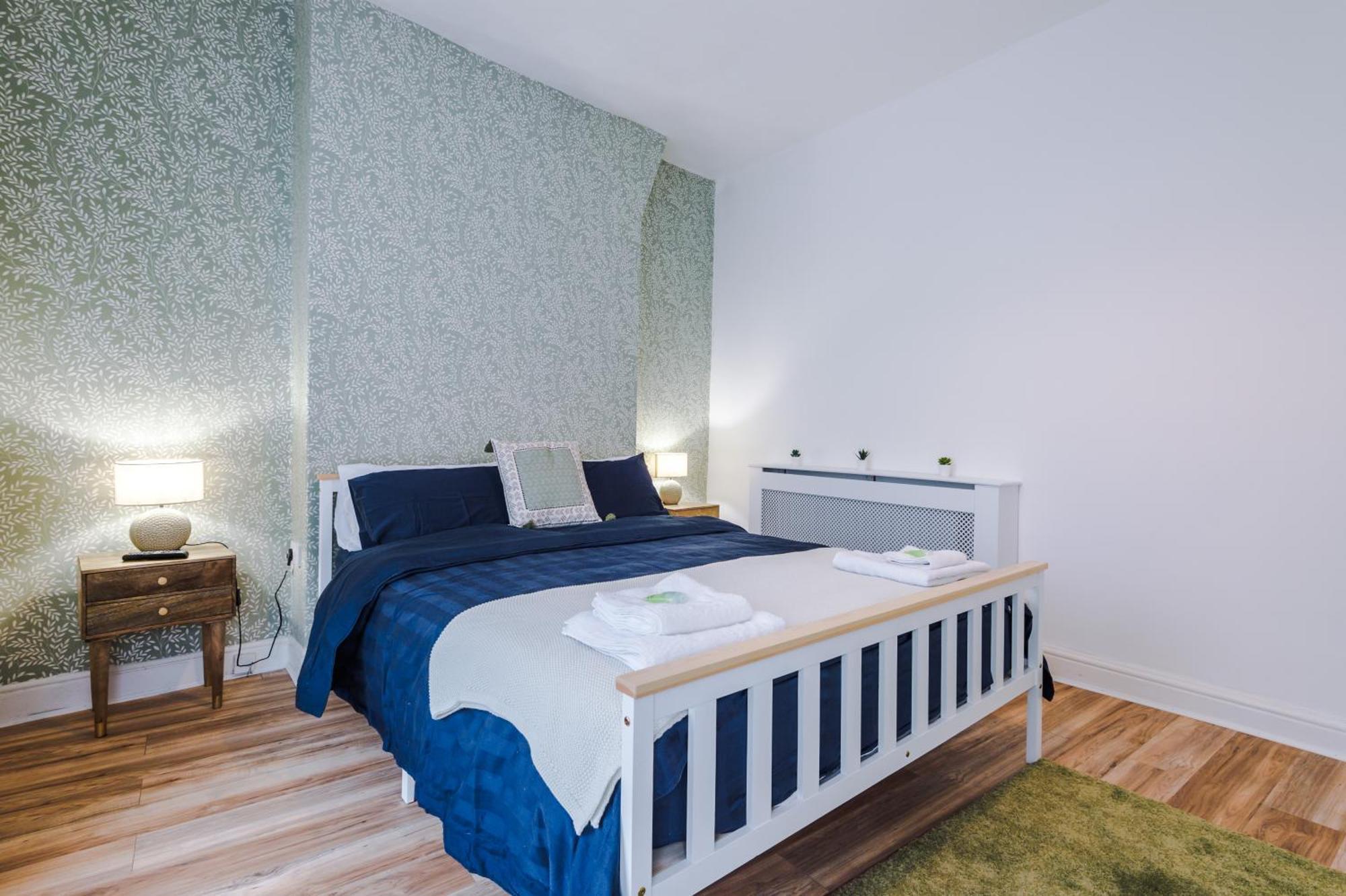 4 Bedroom Victorian House マンチェスター エクステリア 写真