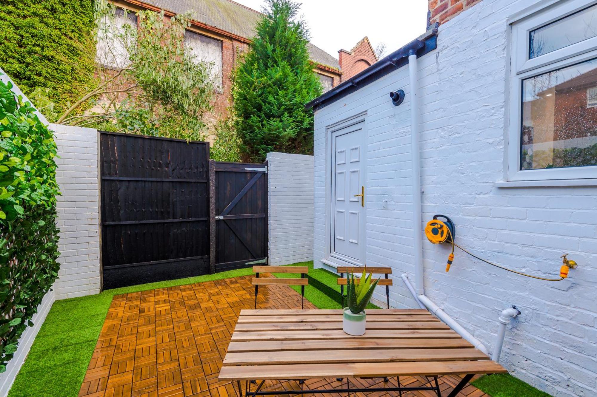 4 Bedroom Victorian House マンチェスター エクステリア 写真