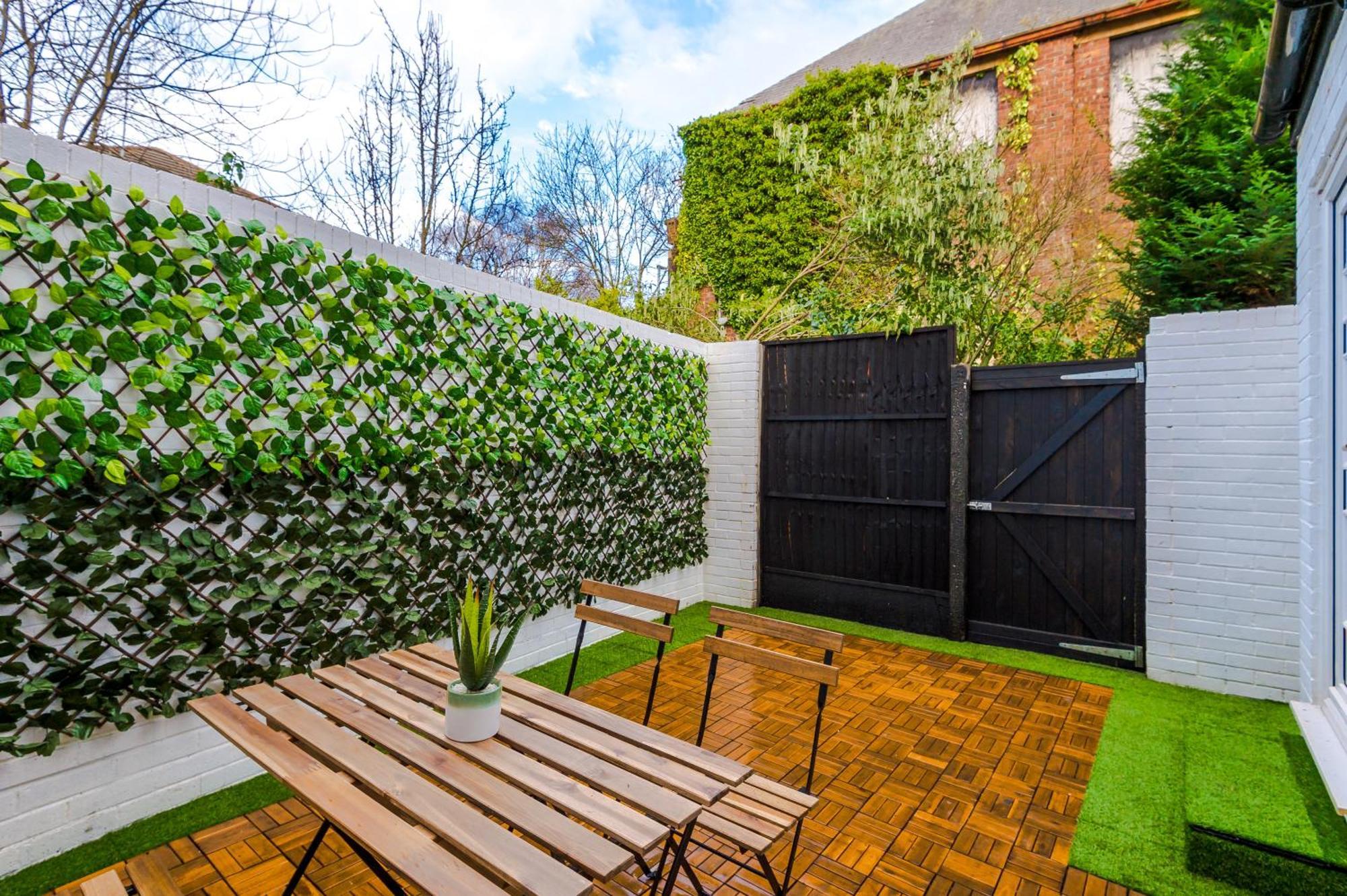 4 Bedroom Victorian House マンチェスター エクステリア 写真