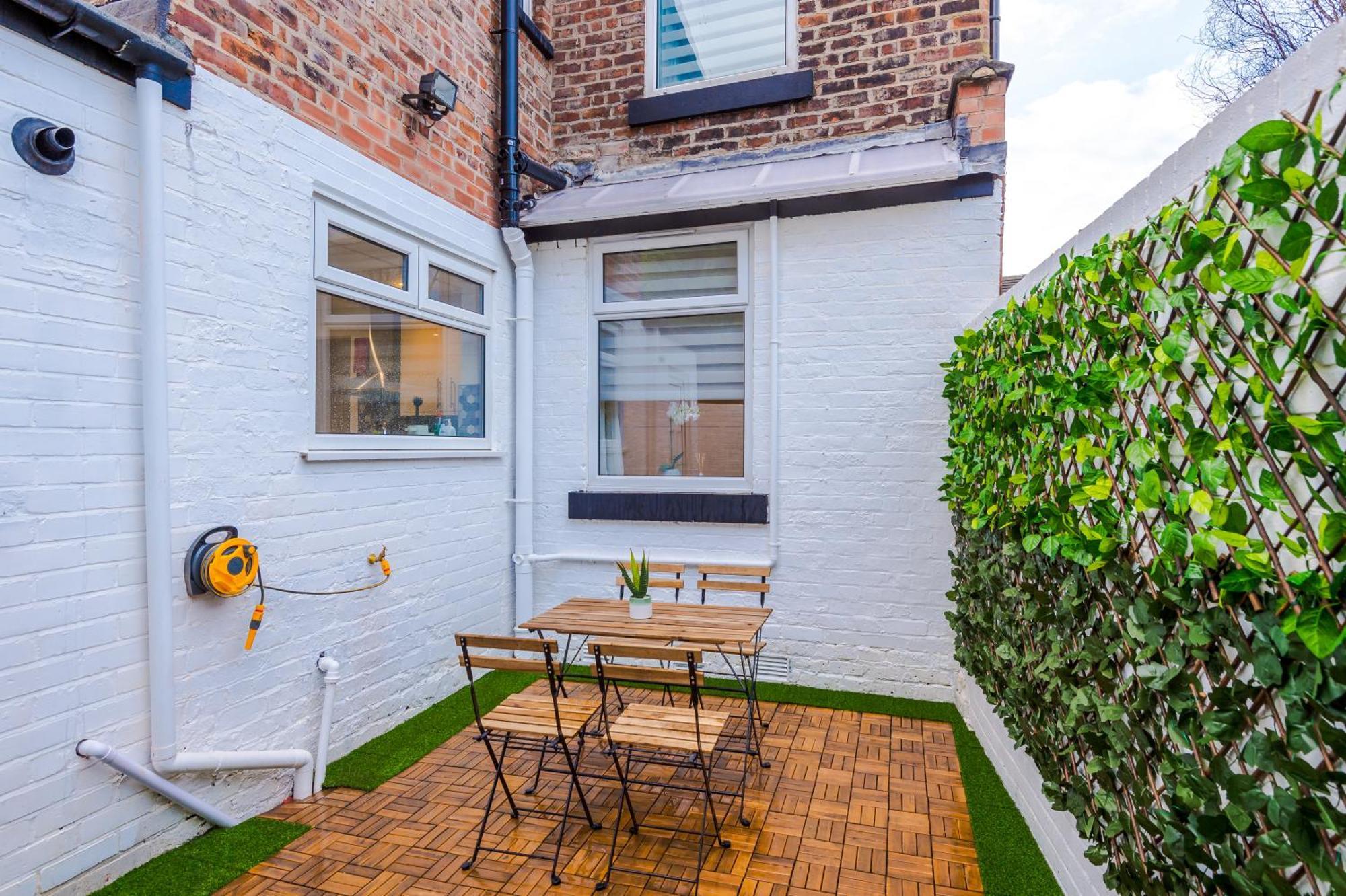 4 Bedroom Victorian House マンチェスター エクステリア 写真
