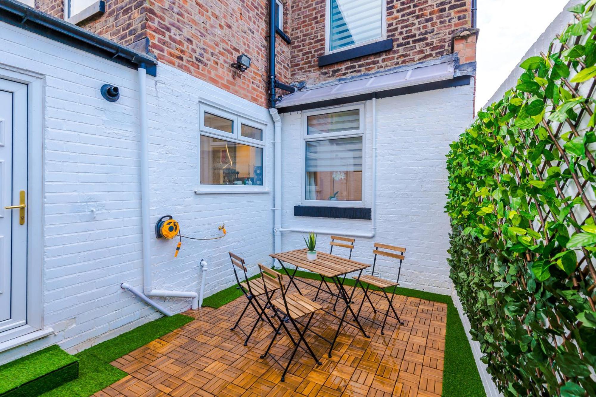 4 Bedroom Victorian House マンチェスター エクステリア 写真